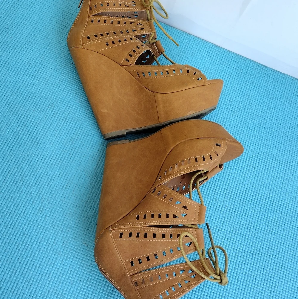 Charlotte Russe Tan Platform Wedges - Picture 8 of 9